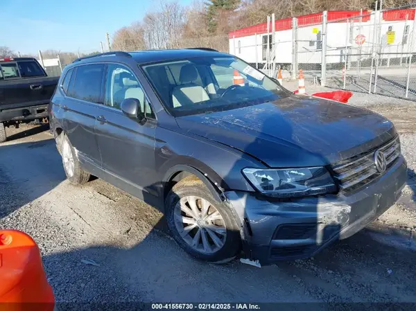 3VV2B7AX3JM124271 2018 VOLKSWAGEN TIGUAN - Image 1