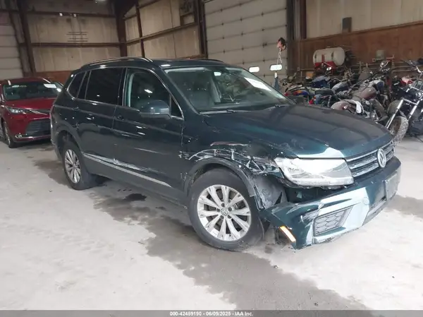 3VV2B7AX3JM133326 2018 VOLKSWAGEN TIGUAN - Image 1