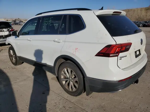 3VV2B7AX3JM135058 2018 VOLKSWAGEN TIGUAN - Image 2