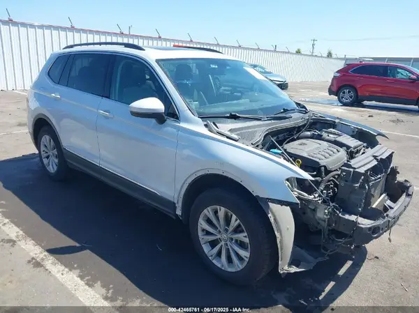 3VV2B7AX3JM164933 2018 VOLKSWAGEN TIGUAN - Image 1