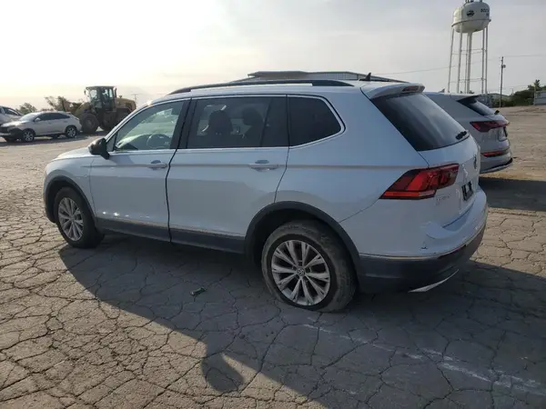 3VV2B7AX3JM179867 2018 VOLKSWAGEN TIGUAN - Image 2