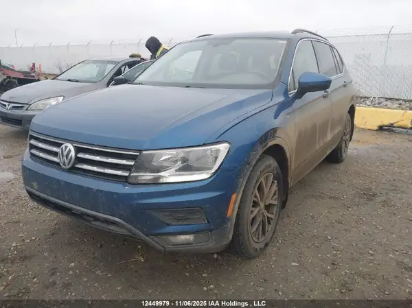 3VV2B7AX3JM210227 2018 VOLKSWAGEN TIGUAN - Image 2