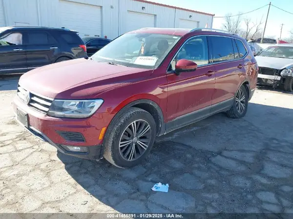 3VV2B7AX3JM218828 2018 VOLKSWAGEN TIGUAN - Image 2