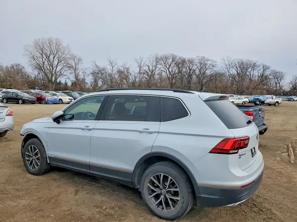 3VV2B7AX3JM222667 2018 VOLKSWAGEN TIGUAN - Image 2