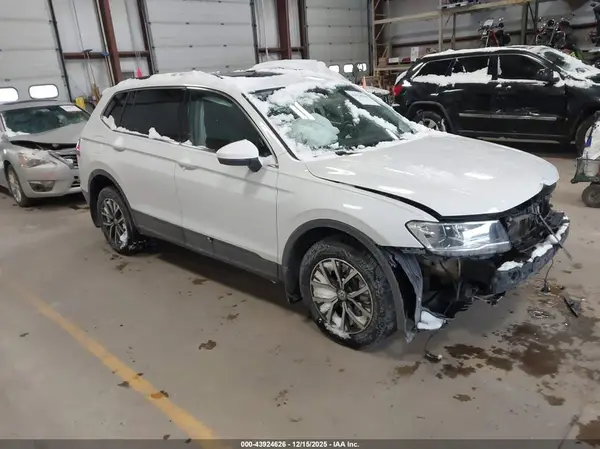 3VV2B7AX3KM072125 2019 VOLKSWAGEN TIGUAN - Image 1