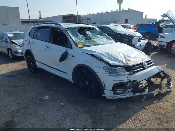 3VV2B7AX3KM178008 2019 VOLKSWAGEN TIGUAN - Image 1