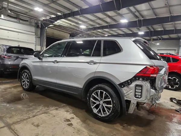 3VV2B7AX3KM197982 2019 VOLKSWAGEN TIGUAN - Image 2