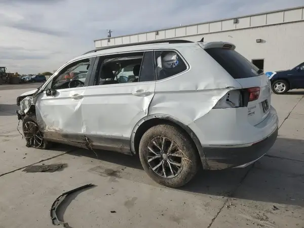 3VV2B7AX3LM024464 2020 VOLKSWAGEN TIGUAN - Image 2