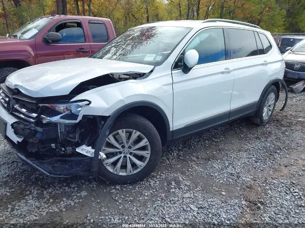 3VV2B7AX4JM071743 2018 VOLKSWAGEN TIGUAN - Image 2
