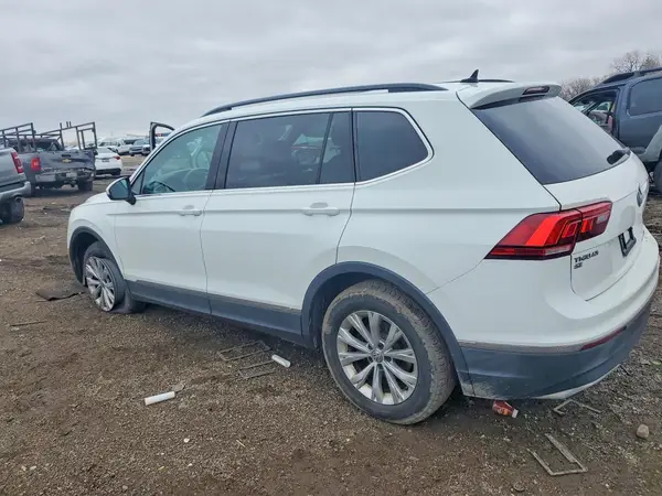 3VV2B7AX4JM079793 2018 VOLKSWAGEN TIGUAN - Image 2