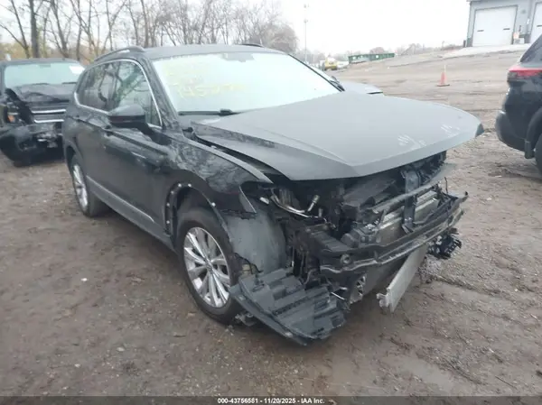 3VV2B7AX4JM145274 2018 VOLKSWAGEN TIGUAN - Image 1