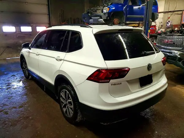 3VV2B7AX4JM152645 2018 VOLKSWAGEN TIGUAN - Image 2