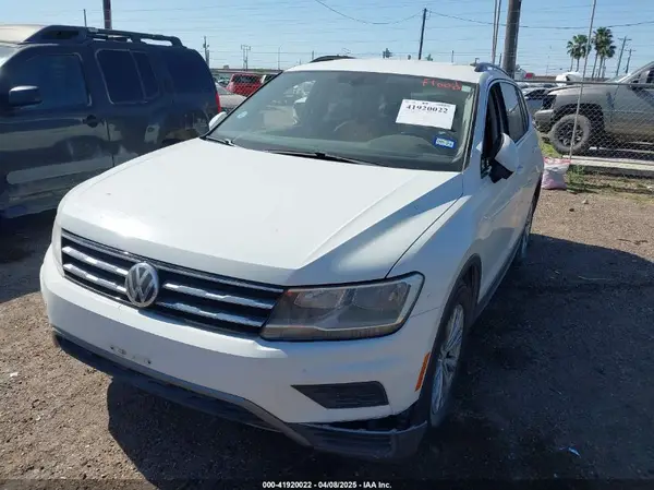 3VV2B7AX4JM163970 2018 VOLKSWAGEN TIGUAN - Image 2