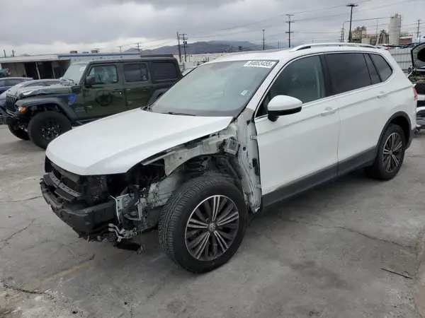 3VV2B7AX4JM184723 2018 VOLKSWAGEN TIGUAN - Image 1