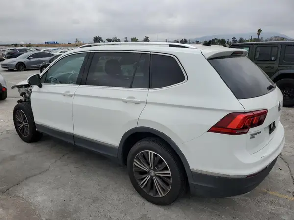 3VV2B7AX4JM184723 2018 VOLKSWAGEN TIGUAN - Image 2