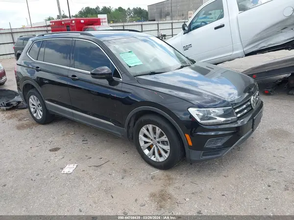 3VV2B7AX4JM185466 2018 VOLKSWAGEN TIGUAN - Image 1