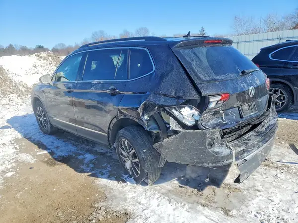 3VV2B7AX4JM193857 2018 VOLKSWAGEN TIGUAN - Image 2
