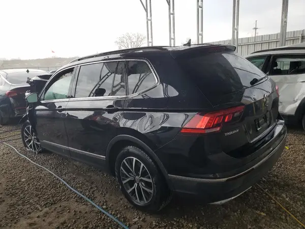 3VV2B7AX4JM199786 2018 VOLKSWAGEN TIGUAN - Image 2