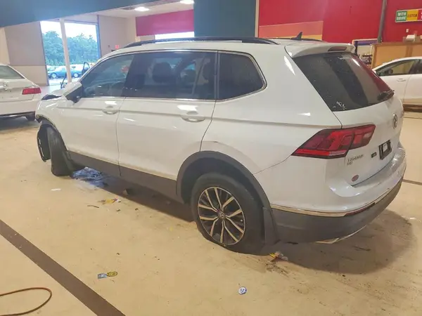 3VV2B7AX4JM205263 2018 VOLKSWAGEN TIGUAN - Image 2