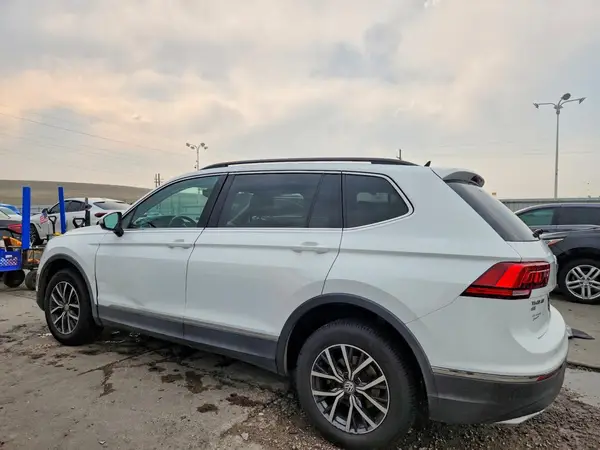 3VV2B7AX4JM208728 2018 VOLKSWAGEN TIGUAN - Image 2