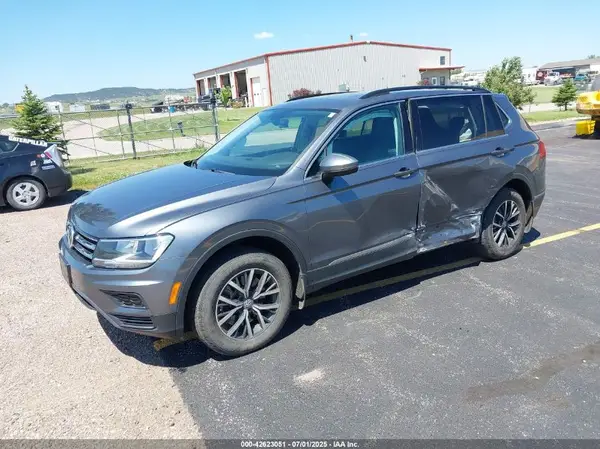 3VV2B7AX4LM070336 2020 VOLKSWAGEN TIGUAN - Image 2