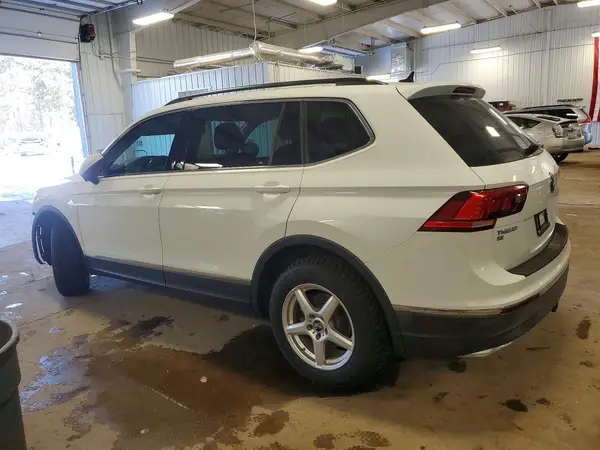 3VV2B7AX5JM020266 2018 VOLKSWAGEN TIGUAN - Image 2