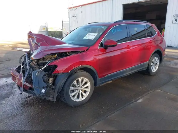 3VV2B7AX5JM029307 2018 VOLKSWAGEN TIGUAN - Image 2