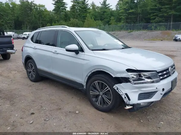 3VV2B7AX5JM057754 2018 VOLKSWAGEN TIGUAN - Image 1