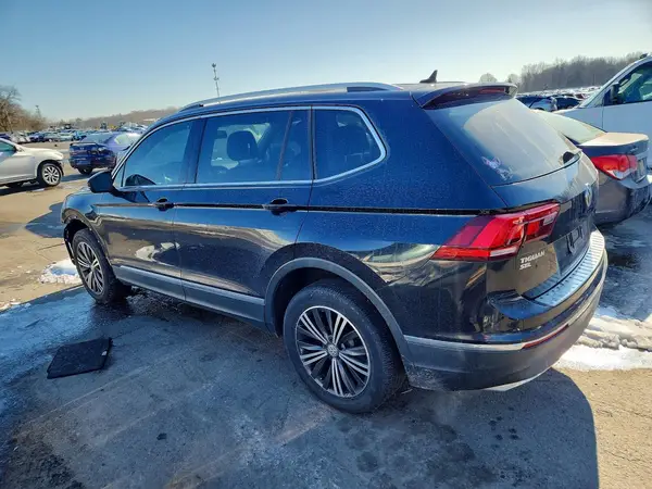 3VV2B7AX5JM069516 2018 VOLKSWAGEN TIGUAN - Image 2