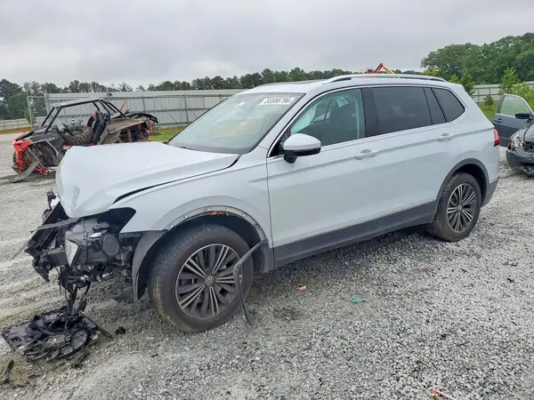 3VV2B7AX5JM069760 2018 VOLKSWAGEN TIGUAN - Image 1