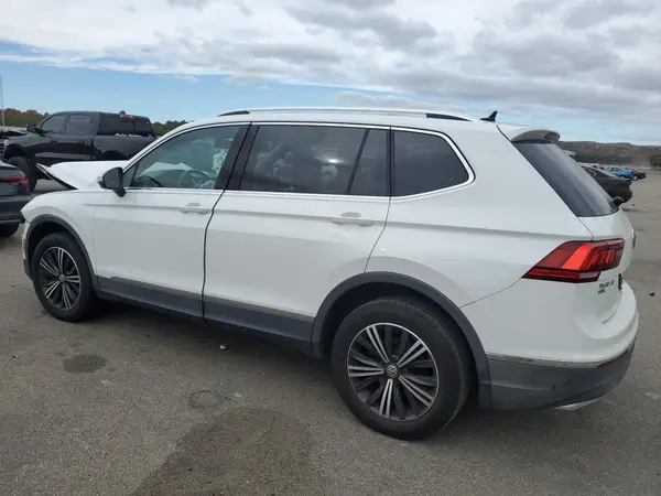 3VV2B7AX5JM089863 2018 VOLKSWAGEN TIGUAN - Image 2