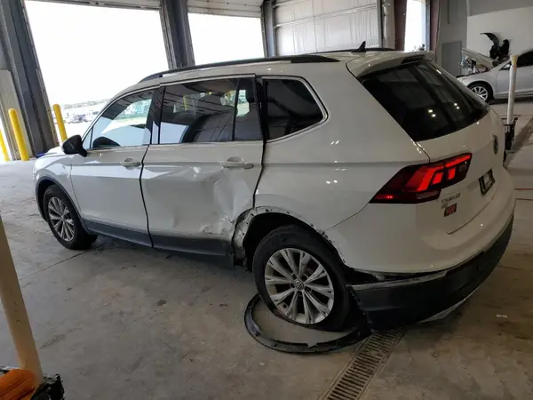 3VV2B7AX5JM097557 2018 VOLKSWAGEN TIGUAN - Image 2