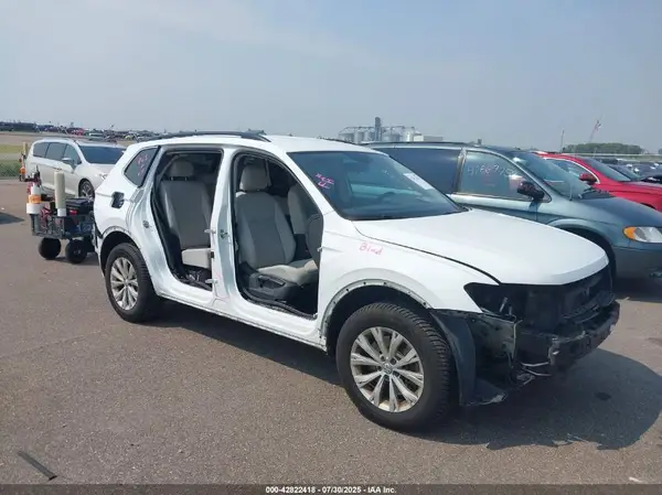 3VV2B7AX5JM106273 2018 VOLKSWAGEN TIGUAN - Image 1