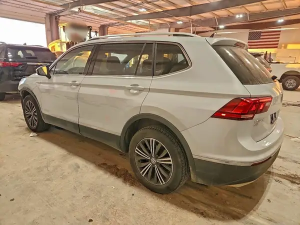 3VV2B7AX5JM164299 2018 VOLKSWAGEN TIGUAN - Image 2