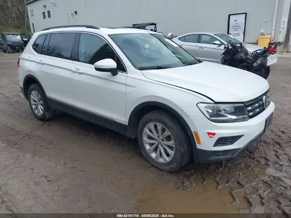 3VV2B7AX5JM164450 2018 VOLKSWAGEN TIGUAN - Image 1
