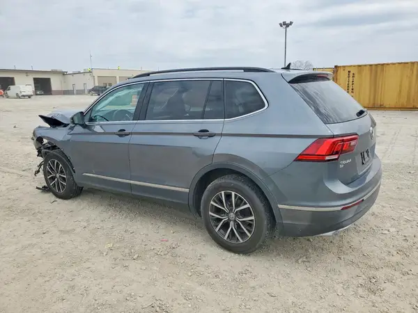 3VV2B7AX5JM199926 2018 VOLKSWAGEN TIGUAN - Image 2