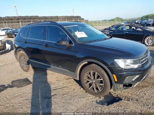 3VV2B7AX5JM208253 2018 VOLKSWAGEN TIGUAN - Image 1