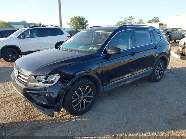 3VV2B7AX5JM208253 2018 VOLKSWAGEN TIGUAN - Image 2