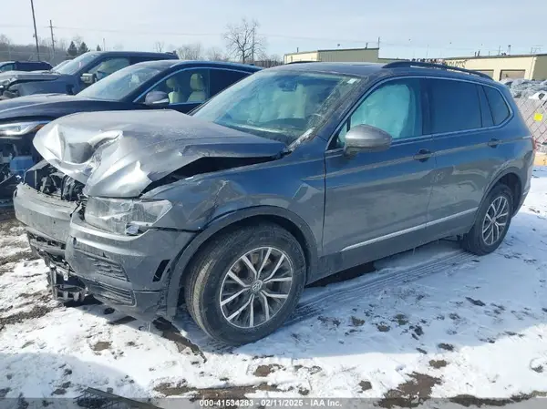 3VV2B7AX5JM211816 2018 VOLKSWAGEN TIGUAN - Image 2