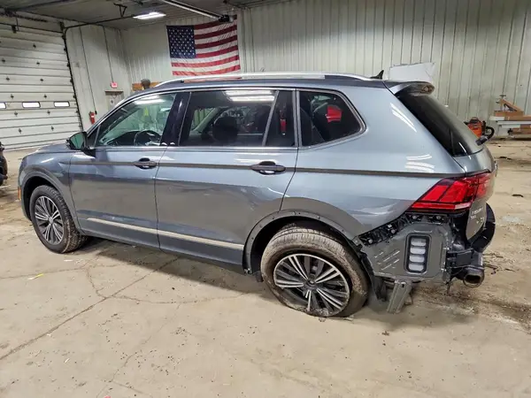 3VV2B7AX5JM219740 2018 VOLKSWAGEN TIGUAN - Image 2