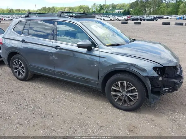3VV2B7AX5KM038428 2019 VOLKSWAGEN TIGUAN - Image 1