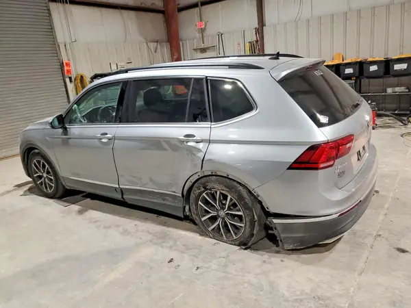 3VV2B7AX5LM040228 2020 VOLKSWAGEN TIGUAN - Image 2