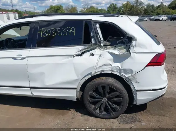 2021 VOLKSWAGEN TIGUAN auction photo 6