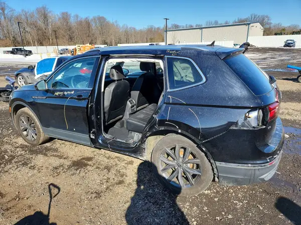 3VV2B7AX5NM102438 2022 VOLKSWAGEN TIGUAN - Image 2