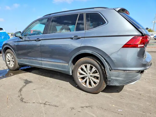 3VV2B7AX6JM003296 2018 VOLKSWAGEN TIGUAN - Image 2