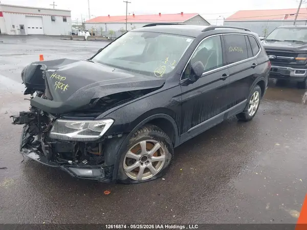 3VV2B7AX6JM007865 2018 VOLKSWAGEN TIGUAN - Image 2