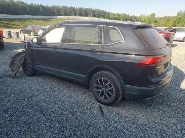 3VV2B7AX6JM011110 2018 VOLKSWAGEN TIGUAN - Image 2
