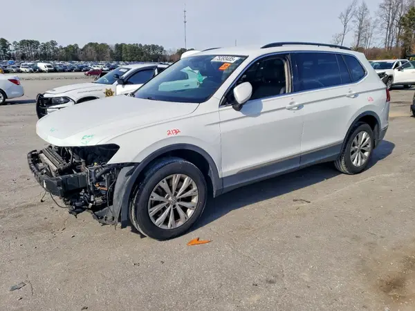 3VV2B7AX6JM038789 2018 VOLKSWAGEN TIGUAN - Image 1