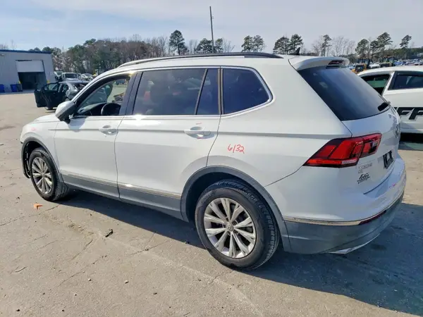 3VV2B7AX6JM038789 2018 VOLKSWAGEN TIGUAN - Image 2