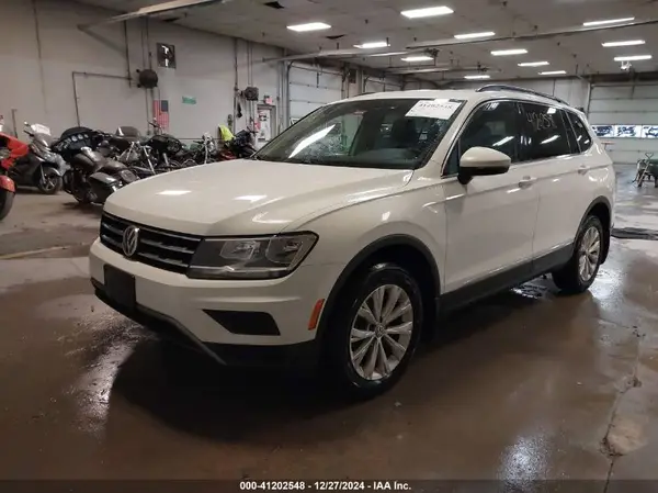 3VV2B7AX6JM056807 2018 VOLKSWAGEN TIGUAN - Image 2